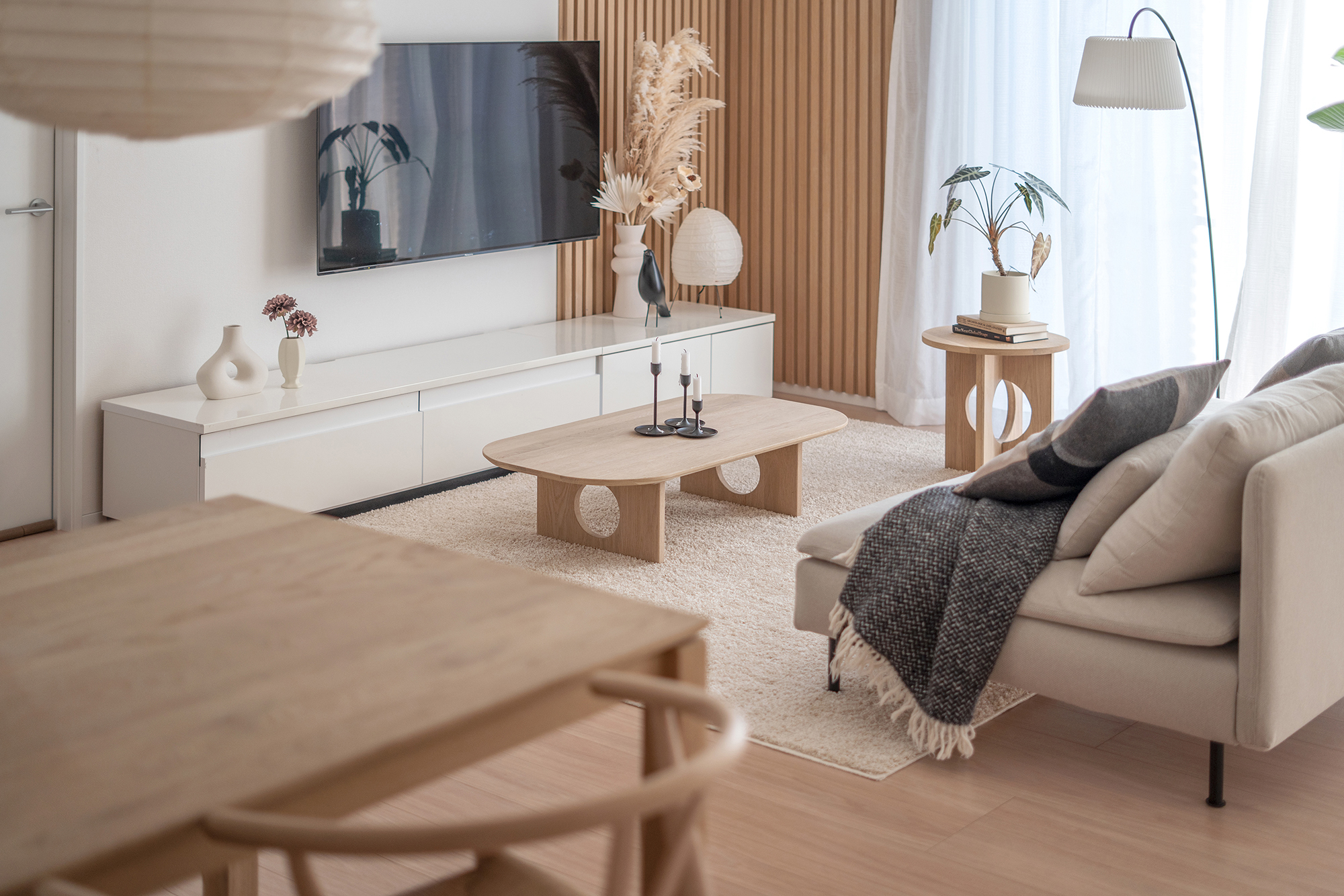 ミニマリズムを追求した寝室